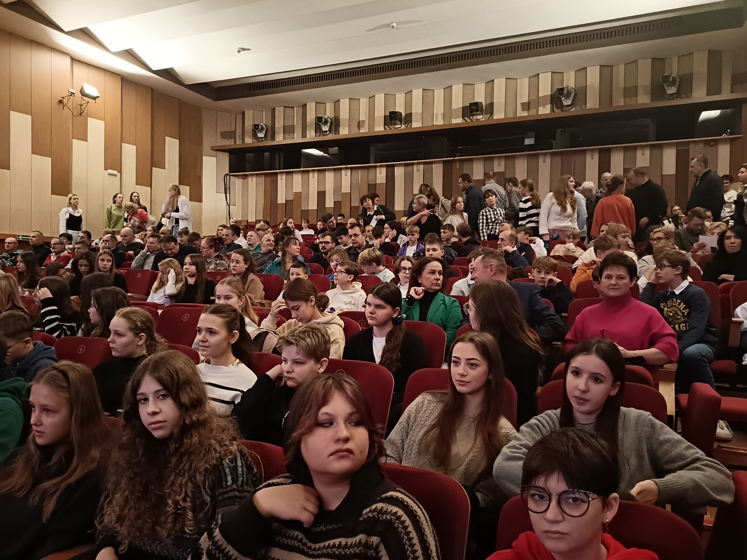 Pierwszaki na koncercie muzyki filmowej.