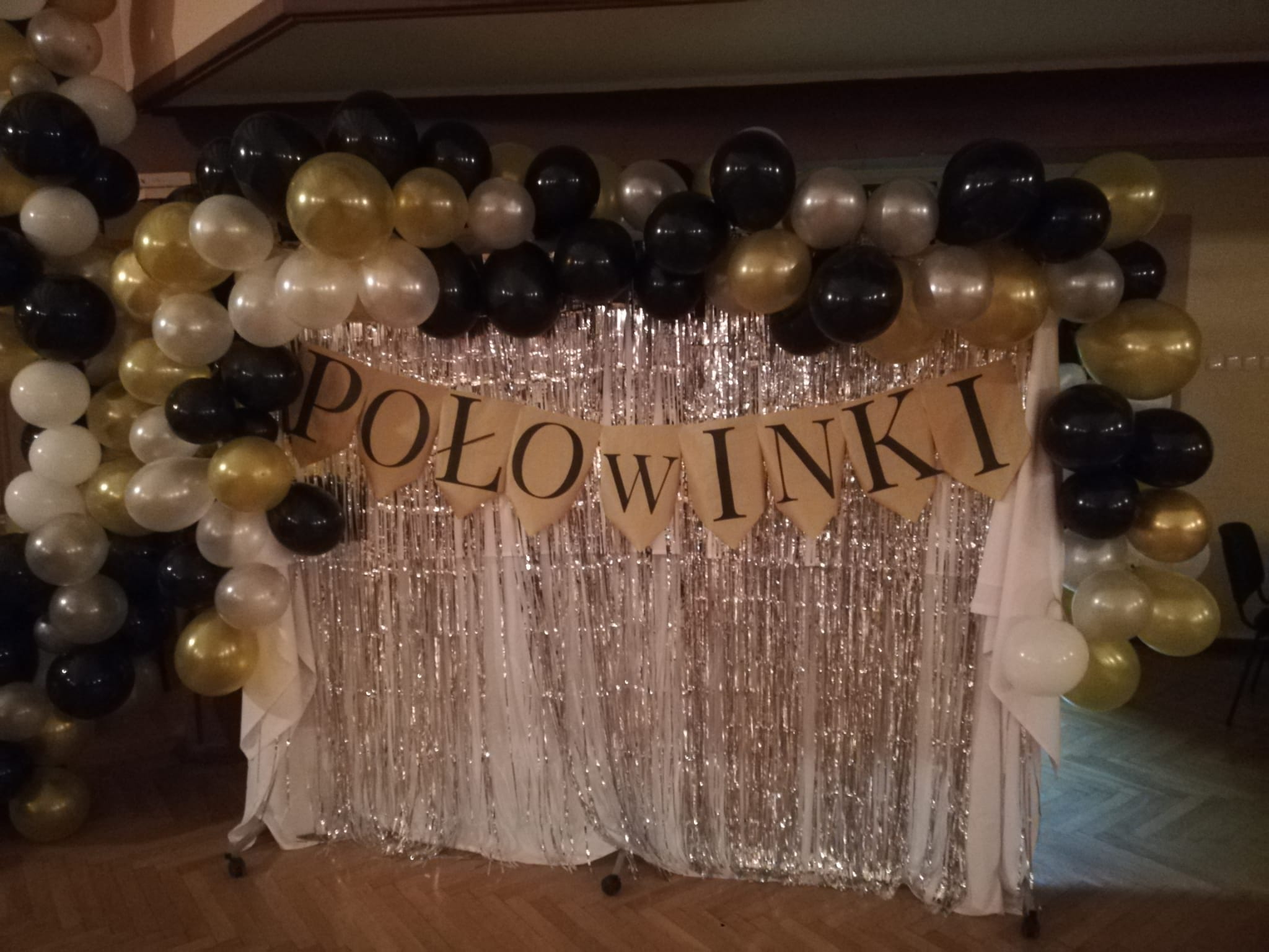Szkolne połowinki klas drugich.
