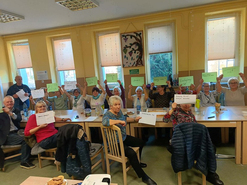 Moc Pokoleń w akcji – uczniowie uczą seniorów AI!